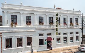 Central Palace Hotel